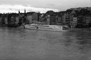 Basel: Hotel-Schiff, Helvetia, am Kai