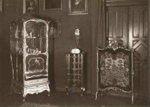 Sachsen. Meißen-Siebeneichen. Schloss Siebeneichen, Ecke im Roten Salon