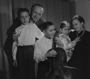 Familienporträt des Kammermusikers Prof. Willibald Roth