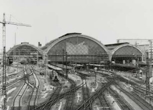 Hauptbahnhof : Hauptbahnhof (1893-1898; E. Giese, P. Weidner). Bahnsteighallen und Gleisanlagen