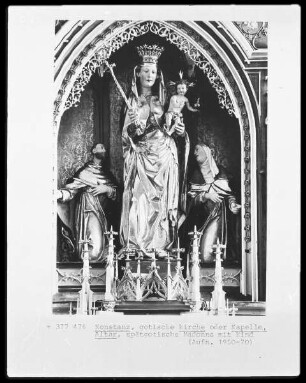 Konstanz, Altar einer gotischen Kirche oder Kapelle: spätgotische Madonna mit Kind