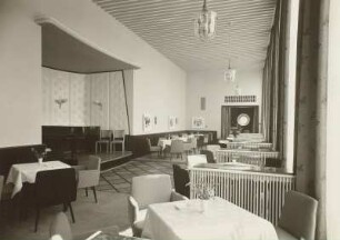 Dresden, Lingnerschloss, Innenaufnahme, Speisesaal : 1957 bezog der Dresdner Klub, später Dresdener Klub der Intelligenz, das Lingnerschloss. Es wurde dafür 1956/57 umgebaut.