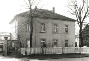 Coswig, Ravensburger Platz 9. Wohnhaus (2. H. 19. Jh.)