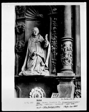 Allerheiligen-Altar: linker Prälat