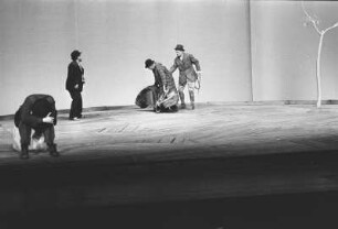 Szenenbilder aus "Warten auf Godot", Theaterstück von Samuel Beckett. Schiller-Theater Berlin, Februar 1965
