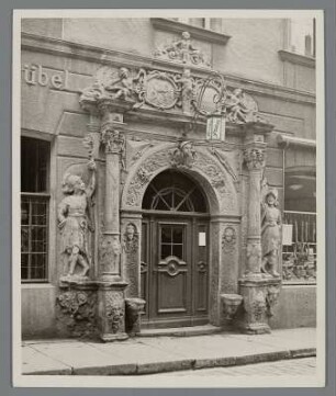 Niederschlesien. Jauer. Ansicht des Portals des 1600 im Stil der Renaissance errichteten Bürgerhauses in der Liegnitzer Str. 2