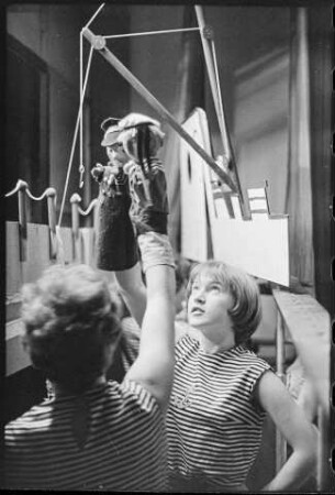 Puppentheater-Vorführung im Pionierhaus "German Titow", Bild 2, Februar 1968. SW-Foto © Kurt Schwarz.