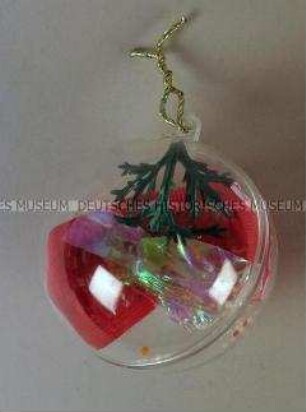 Christbaumschmuck: Kugel mit rotem Kondom