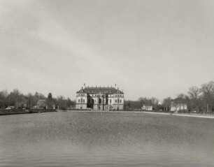 Dresden-Altstadt. Großer Garten (1683, J. F. Karcher; 1873-1895, K. F. Bouché). Palaisteich (1715) und Palais (1678-1683, J. G. Starcke)