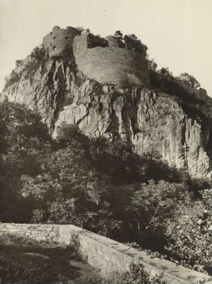 Ruine Hohentwiel am Bodensee bei Singen : Hohentwiel (686 m) am Bodensee bei Singen (Hegau) mit Festungsruine Hohentwiel