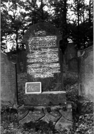 Grabstein 145 [Nir S. 108f. Nr. 11.16]