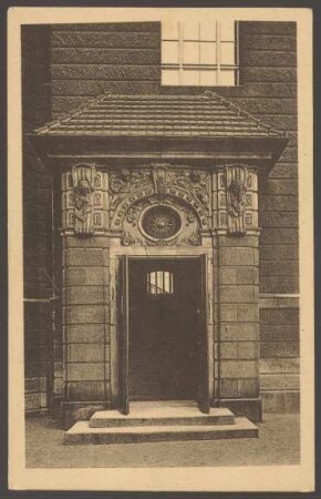 Ansichtskarte Eingangsportal der Volksschule, Wilmsstraße 10