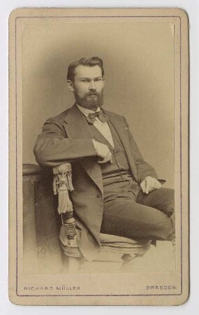 Porträt Wilhelm Scheffler : Foto-/Bildersammlung Stenografische Sammlung. Porträt Wilhelm Scheffler. Photographie. Carte de visite (um 1875; R. Müller). Dresden: SLUB P a 1205
