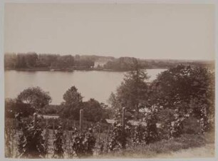 Schorssow. Blick auf das Schloss (1730/1740, 1808-1812) über den Haussee