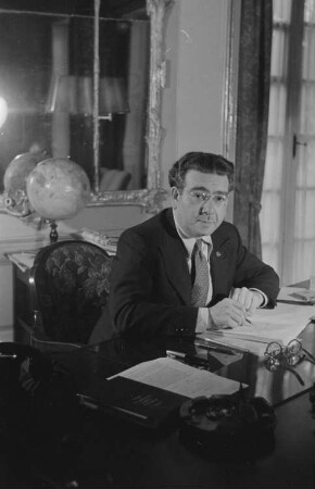 Porträtaufnahmen von Staatssekretär Dr. Leo Zuckermann : Porträt des Staatssekretärs Dr. Leo Zuckermann