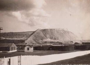 Abraumhalde einer Goldmine : Südafrika. Abraumhalde einer Goldmine bei Johannesburg, vor 1930