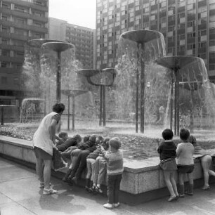 Wasserspiel : Dresden. Brunen auf der Prager Straße