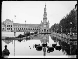 Sevilla: Hauptgebäude d. Ib. Auststg.