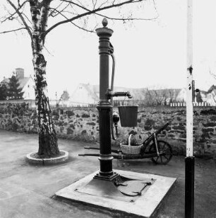 Brunnen; Reichelsheim, Falkenstraße (bei Sommerbachstr. 3)
