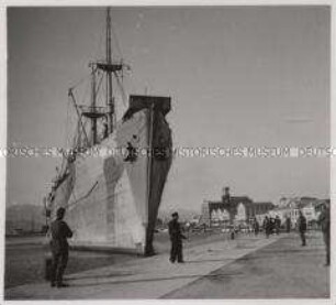 Wehrmachtssoldaten, Patras, Italienischer Transporter im Hafen