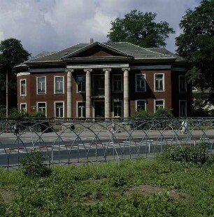 Meiningen. Kleines Palais. Straßenseite von Osten
