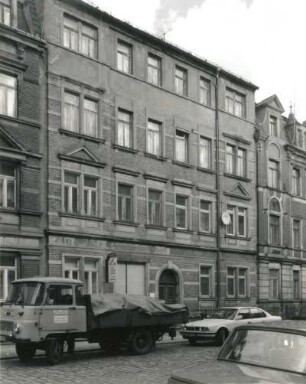 Dresden-Pieschen, Mohnstraße 30. Wohnhaus mit Laden (um 1900). Straßenansicht