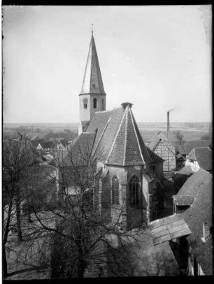 Eggenstein Pfarrkirche Sankt Vitus- und Modestus (gotischer Chor und Turm) Außenansicht von Südosten