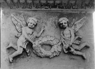 Altkaditzer Kirchhof : Grabmal für Johann Gottlob Findeisen. Sandstein (1848). Detail mit Allegorie des Glaubens. Dresden-Kaditz, Altkaditzer Kirchhof