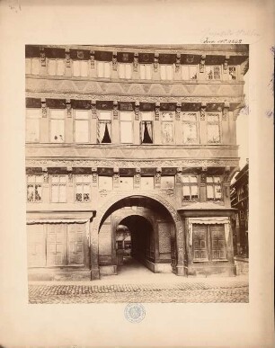 Knochenhaueramtshaus, Hildesheim: Detail Fassade, Rundbogenportal