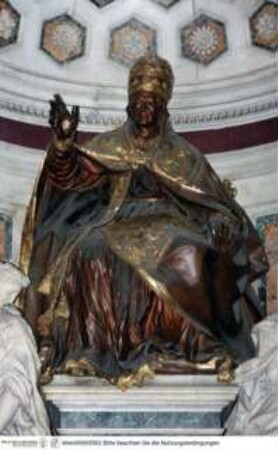 Grabmal Clemens' XII., Sitzfigur Papst Clemens' XII.