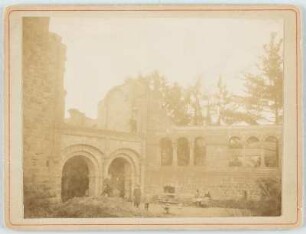 Burgruine : Siebenbürgen (Rumänien). Ruine einer Burg (Teilansicht)