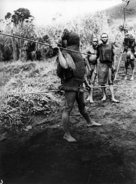 Homme en robe de danse (Bekom)