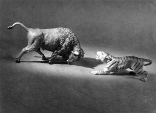 Schleich-Spielzeug. Tiger und Bison