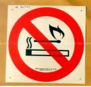 Schild: Rauchen und Umgang mit offenem Feuer verboten (Piktogramm)