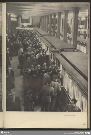 Untergrundbahn am Alexanderplatz