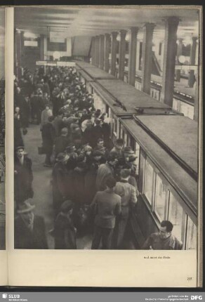 Untergrundbahn am Alexanderplatz