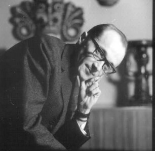 Porträt Prof. Wolfgang Ullrich (1950-1973 Direktor des Zoologischen Gartens Dresden) in seiner Wohnung Wiener Straße