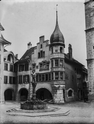 Bannenträgerbrunnen : Bannenträgerbrunnen vor dem Zunfthaus von Biel