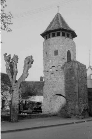 Bensheim: Turm mit Bach