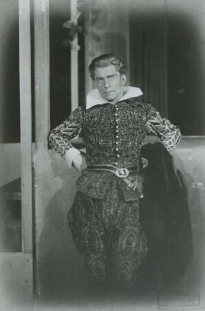 "Was ihr wollt" von William Shakespeare. Felix Steinböck als Herzog Orsino. Staatsschauspiel Dresden, Neueinstudierung 03.04.1930