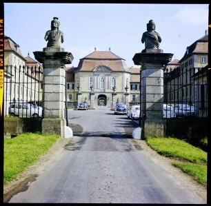 Adolphseck: Einfahrt Schloss Adolphseck