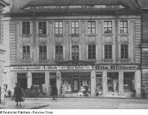 Bautzen, Hauptmarkt 9. Wohnhaus mit Läden (um 1730). Straßenfront