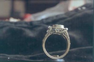 Fingerring : Fingerring. Gold, montiert, Aquamarin (vielleicht um 1930; J. Eckert)