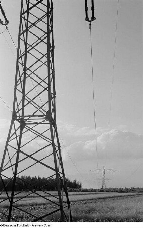 Landschaft mit Hochspannungsmasten