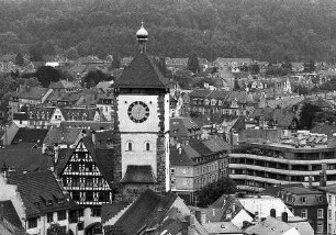 Freiburg im Breisgau: Blick vom Münster auf Schwabentor und Martinstor