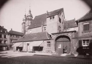 Bayreuth, Friedrichstraße : Bayreuth. Wohnhaus und Hoftor, Friedrichstraße 1. Straßenfront von Südwesten