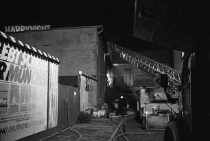 Großbrand im Filmtheater "Rheingold" in Mühlburg