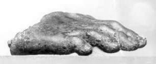 Vorderteil eines unterlebensgroßen rechten Fußes, großer Zeh fehlt (Fragment einer Bronzestatue)