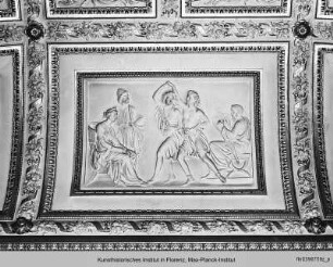 Stuckdecke mit eingefügten Reliefs im Ballsaal des Palazzo Favard