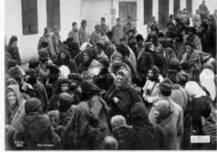 Kriegsgefangene Montenegriner nach der Waffenablieferung